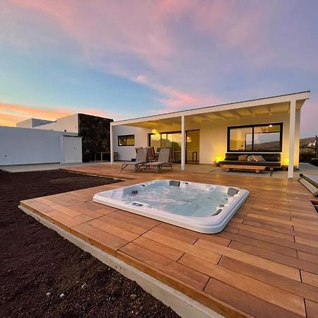 North Shore Villas Lajares, Manalari, Private Jacuzzi Exterior photo