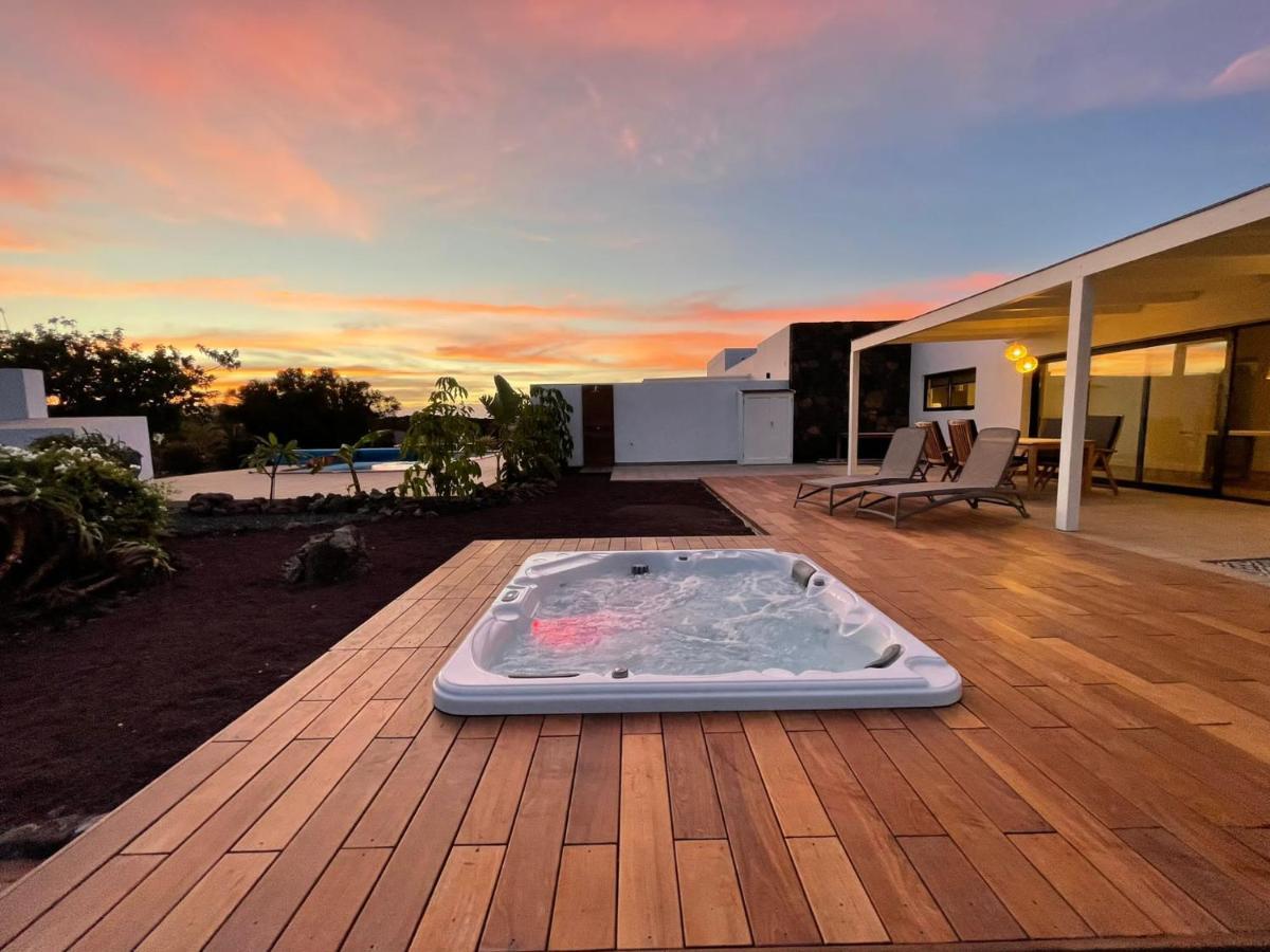 North Shore Villas Lajares, Manalari, Private Jacuzzi Exterior photo